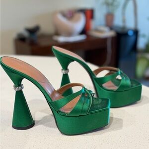 D’accori Sienna Green Satin Platform Heels size 39.5 like new